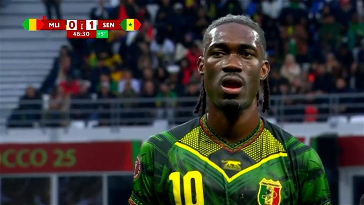 صدمة في الكان: طرد إيف بيسوما في كأس أمم إفريقيا 2025 يهز مواجهة السنغال ومالي