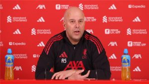 آرني سلوت يكشف عن مفاجآت وتحديات ليفربول قبل مواجهة بورنموث المرتقبة