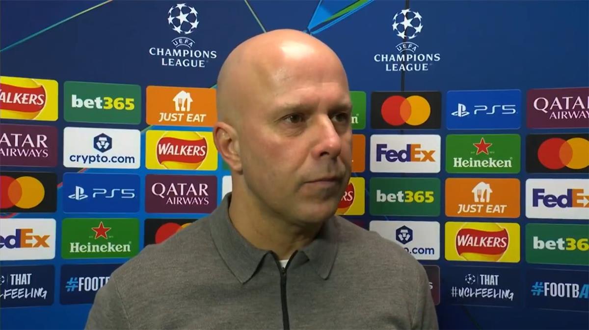 آرني سلوت يدافع عن نفسه: كواليس تصريحاته المثيرة للجدل وتأثيرها على جماهير ليفربول