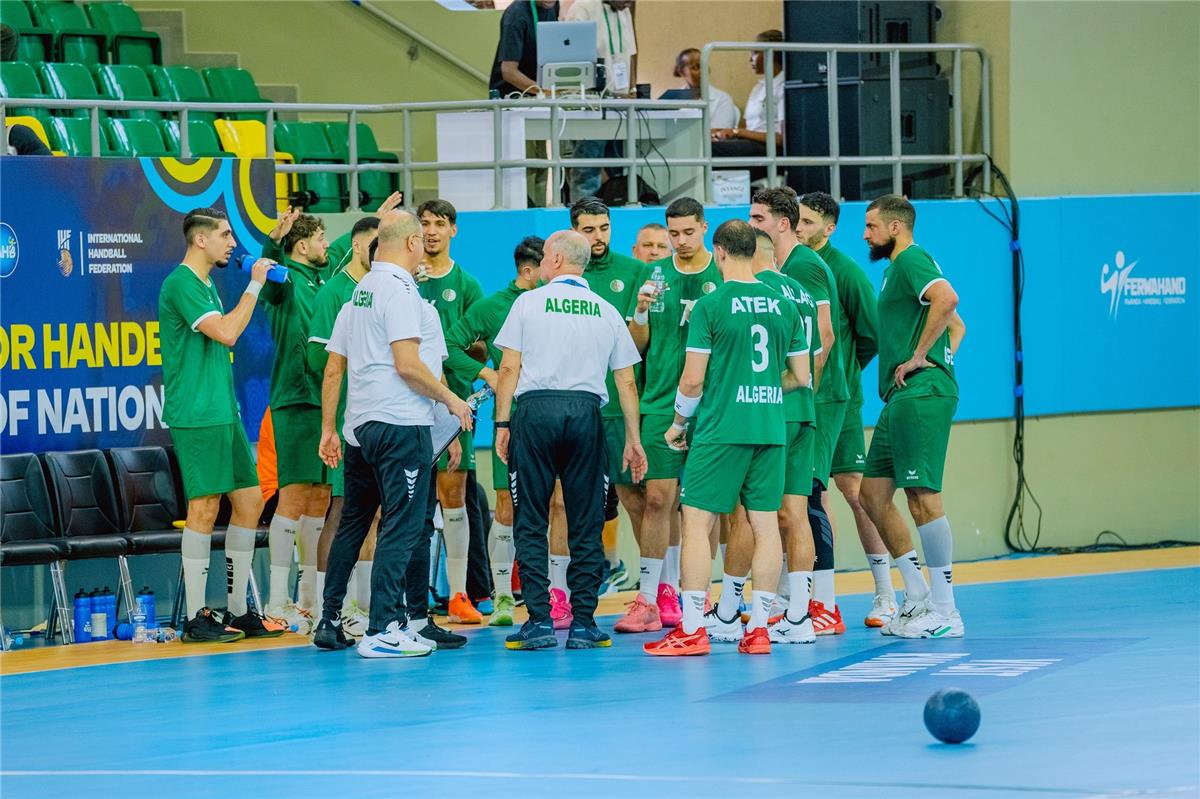 تغطية شاملة: موعد والقنوات الناقلة لمباراة تونس والجزائر في نصف نهائي كأس إفريقيا لكرة اليد