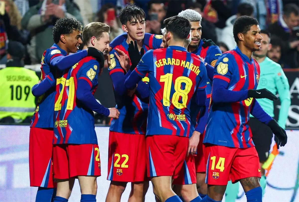 تداعيات البطاقات الصفراء: ثنائي برشلونة يواجه خطر الغياب عن قمة جيرونا في الليغا