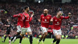 مانشستر يونايتد يقلب الموازين: تحليل معمق لتأثير الفوز على توتنهام وترسيخ المركز الرابع في الدوري الإنجليزي