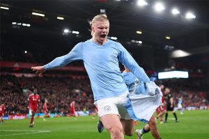 واين روني يكشف سر أداء هالاند الغريب أمام ليفربول: تحليل مفاجئ ودور تكتيكي جديد!