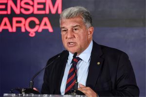 لهيب الصراع الكروي: تصريحات لابورتا المثيرة للجدل تزيد من سخونة الأجواء قبل قمة برشلونة وليفانتي