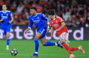 صدمة للميرينجي: إصابة مبابي في الركبة تبعده عن مواجهة بنفيكا وتثير تساؤلات حول موعد عودته