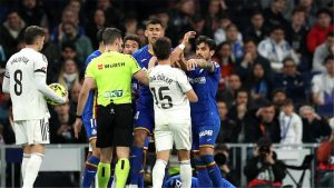 تراكم الإحباط: هل بلغ سخط جماهير ريال مدريد من أداء اللاعبين ذروته؟