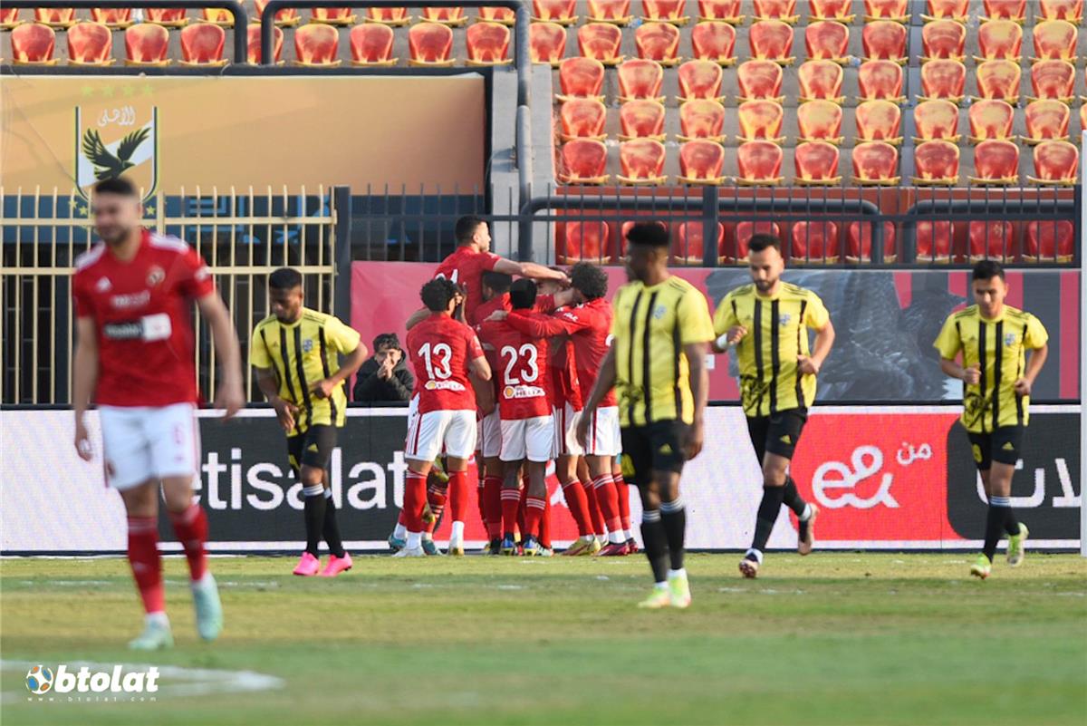 الخميس الكروي المشتعل: مواعيد مباريات الخميس 5 مارس 2026 والقنوات الناقلة – الأهلي وبيراميدز يتصدران المشهد!