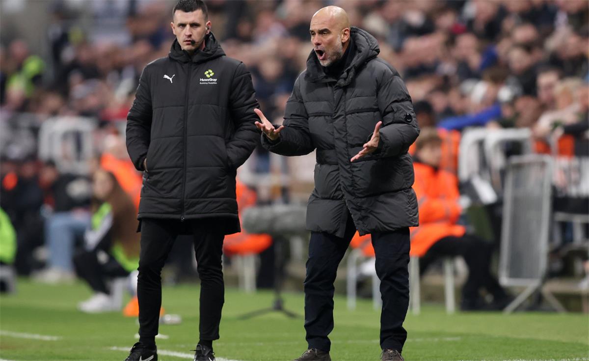 جوارديولا يكشف سر انتصار السيتي على نيوكاسل: إشادة بمرموش وغضب من التحكيم