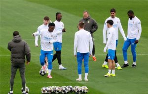 صدام الأبطال: قائمة ريال مدريد الرسمية لمواجهة مانشستر سيتي وتحديات الغيابات الكبرى