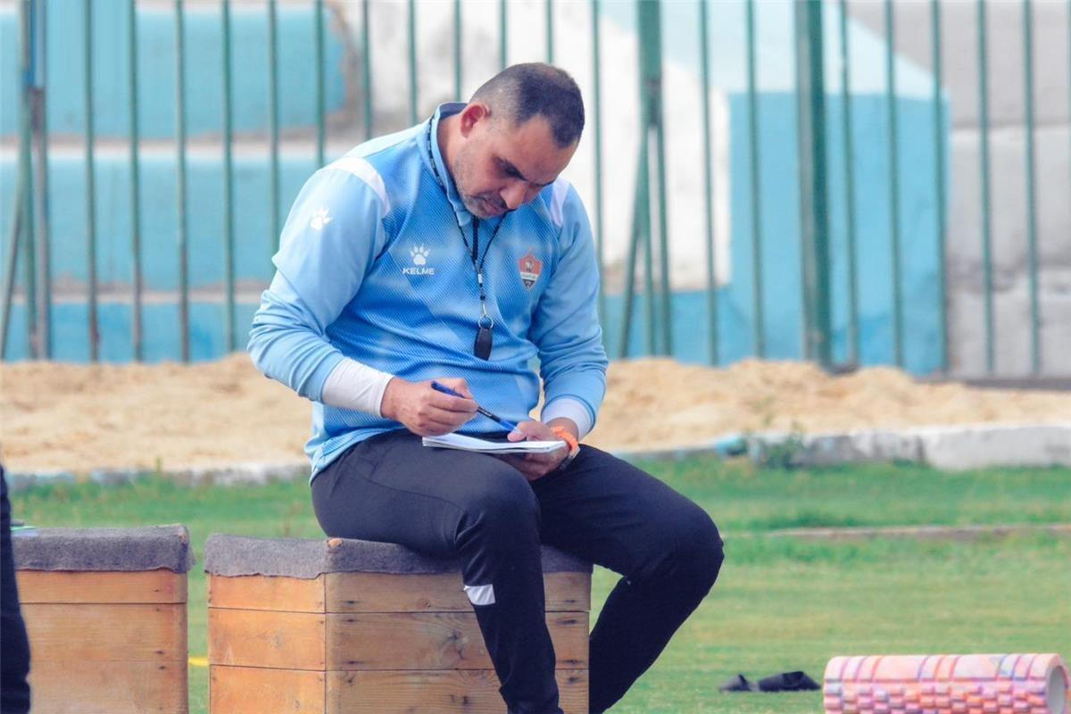 أحمد عيد عبد الملك يكشف كواليس صفقة شتوتجارت المجهضة وأسرار الهزيمة أمام الجزائر